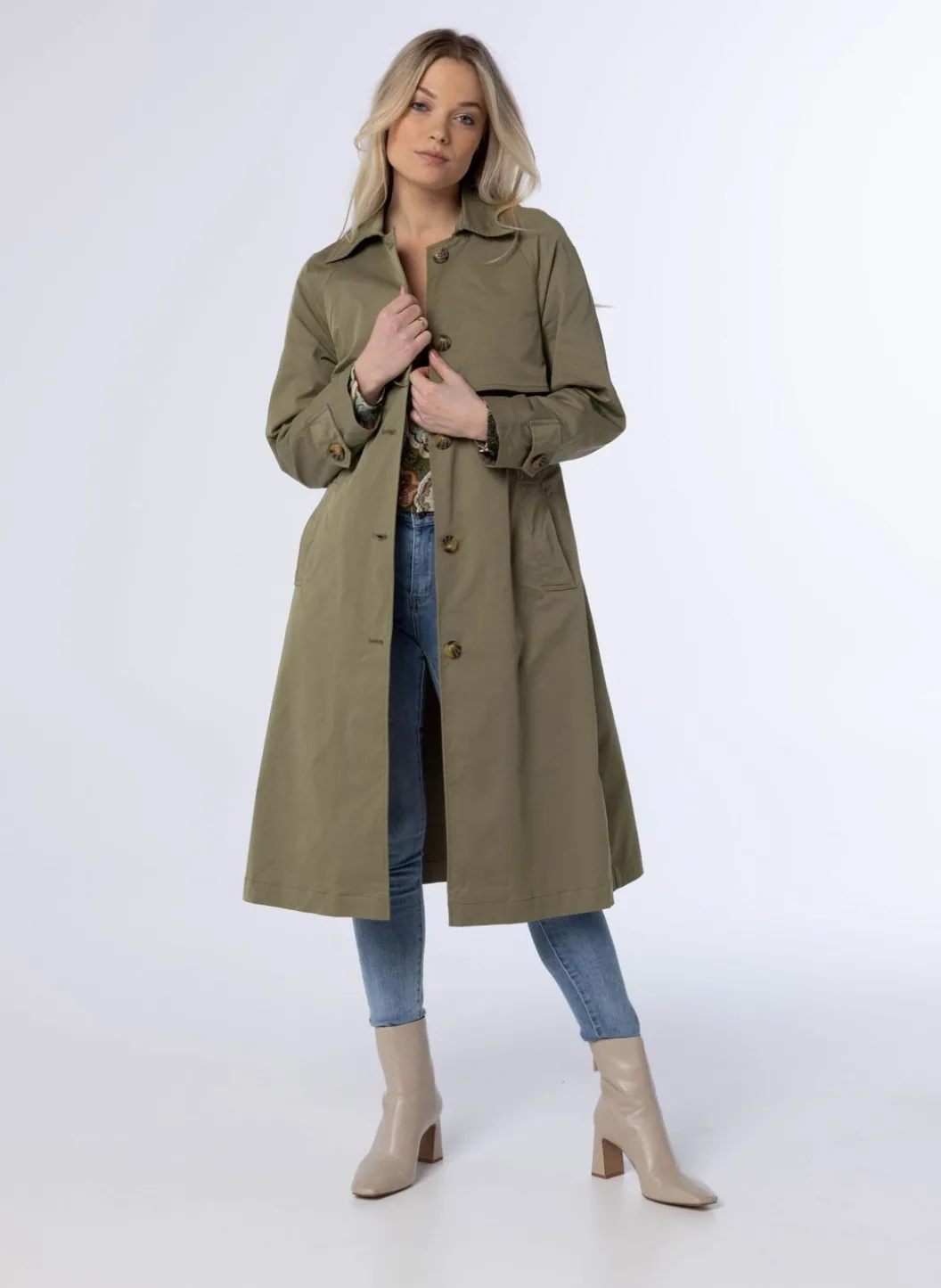 E Trenchcoat