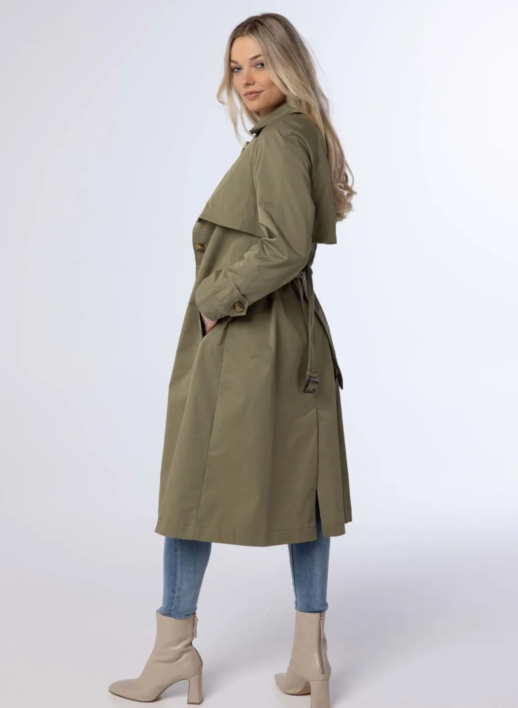 E Trenchcoat