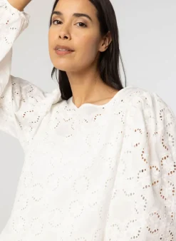 Off White Blouse Met Embroidery