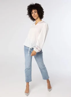 Te Blouse Met Gekleurde Borduursels